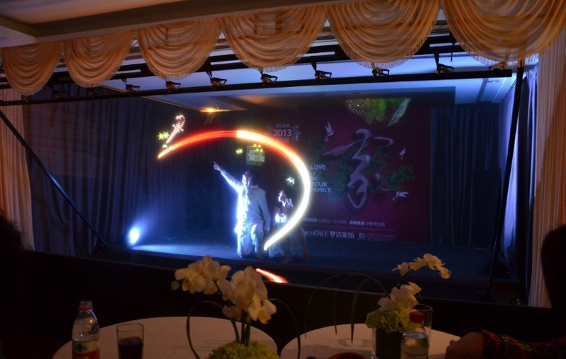 Pepper Ghost 3D Proyeksi Holografik Foil Hologram Live Show Untuk Tahap Besar